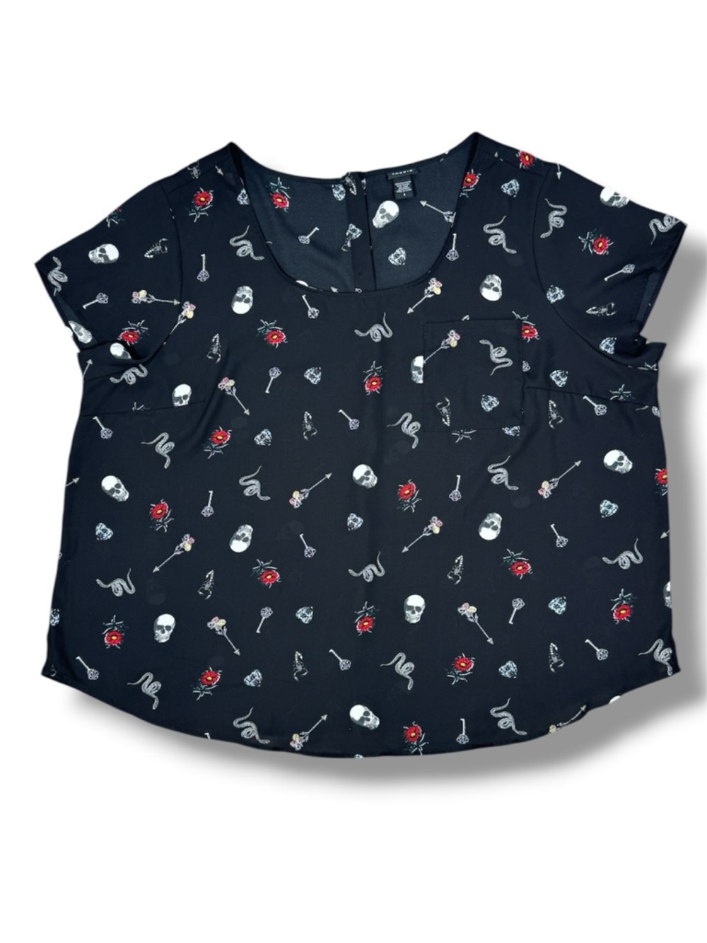 Torrid Gothic Skulls Print Chiffon Button Back Pocket Tee Blouse Black 4X - Picture 12 of 12